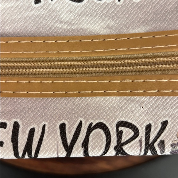 New York City travel cosmetic bag with all the major sights to see - Picture 2 of 3